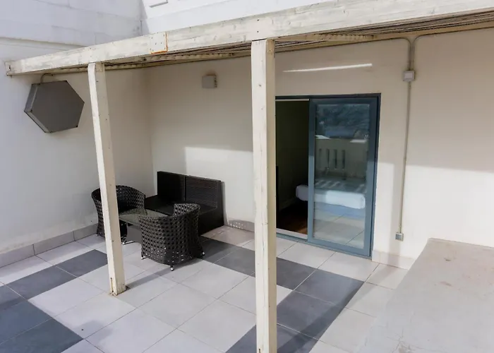 Charlotte-Gran VíaHostal